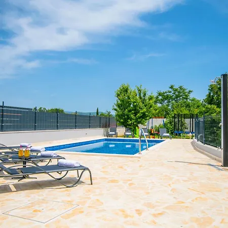Ferienvilla Mile Fuer 10 Personen In Tatil Evi Šestanovac