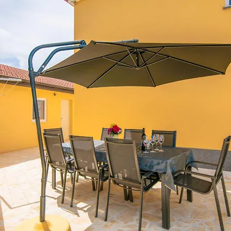 Ferienvilla Mile Fuer 10 Personen In Tatil Evi Šestanovac