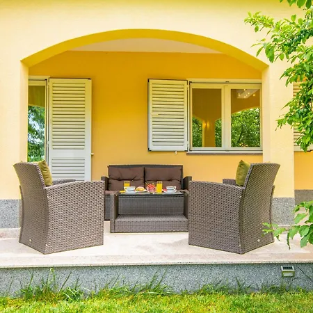 Tatil Evi Ferienvilla Mile Fuer 10 Personen In *